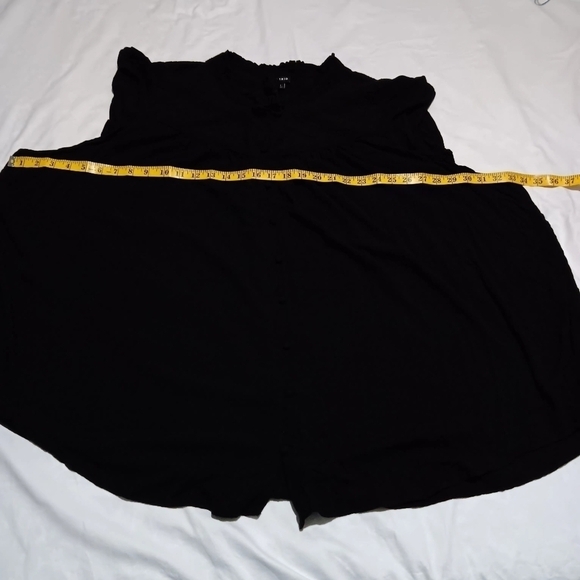 Torrid  Tie-Front Flutter Cap Sleeve Blouse Plus Size 6X - Picture 2 of 6